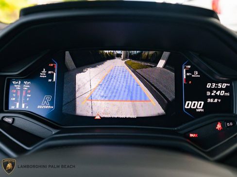 Used 2021 Lamborghini Huracan EVO image 14
