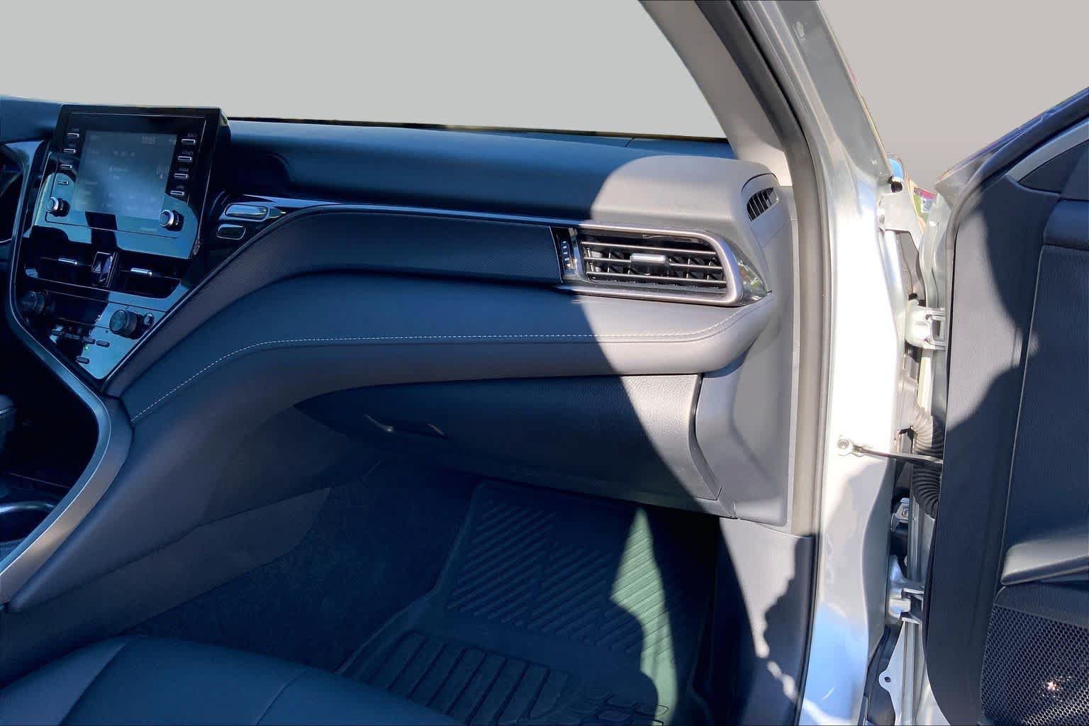 Used 2024 Toyota Camry SE FWD image 18