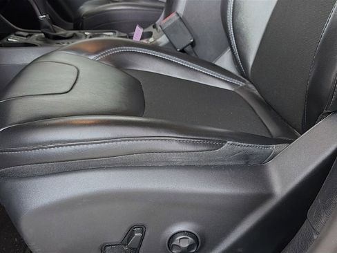 Used 2021 Jeep Cherokee Latitude Plus image 20