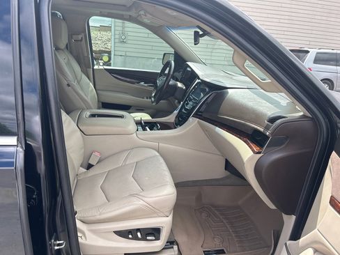 Used 2015 Cadillac Escalade Luxury AWD/4WD image 14