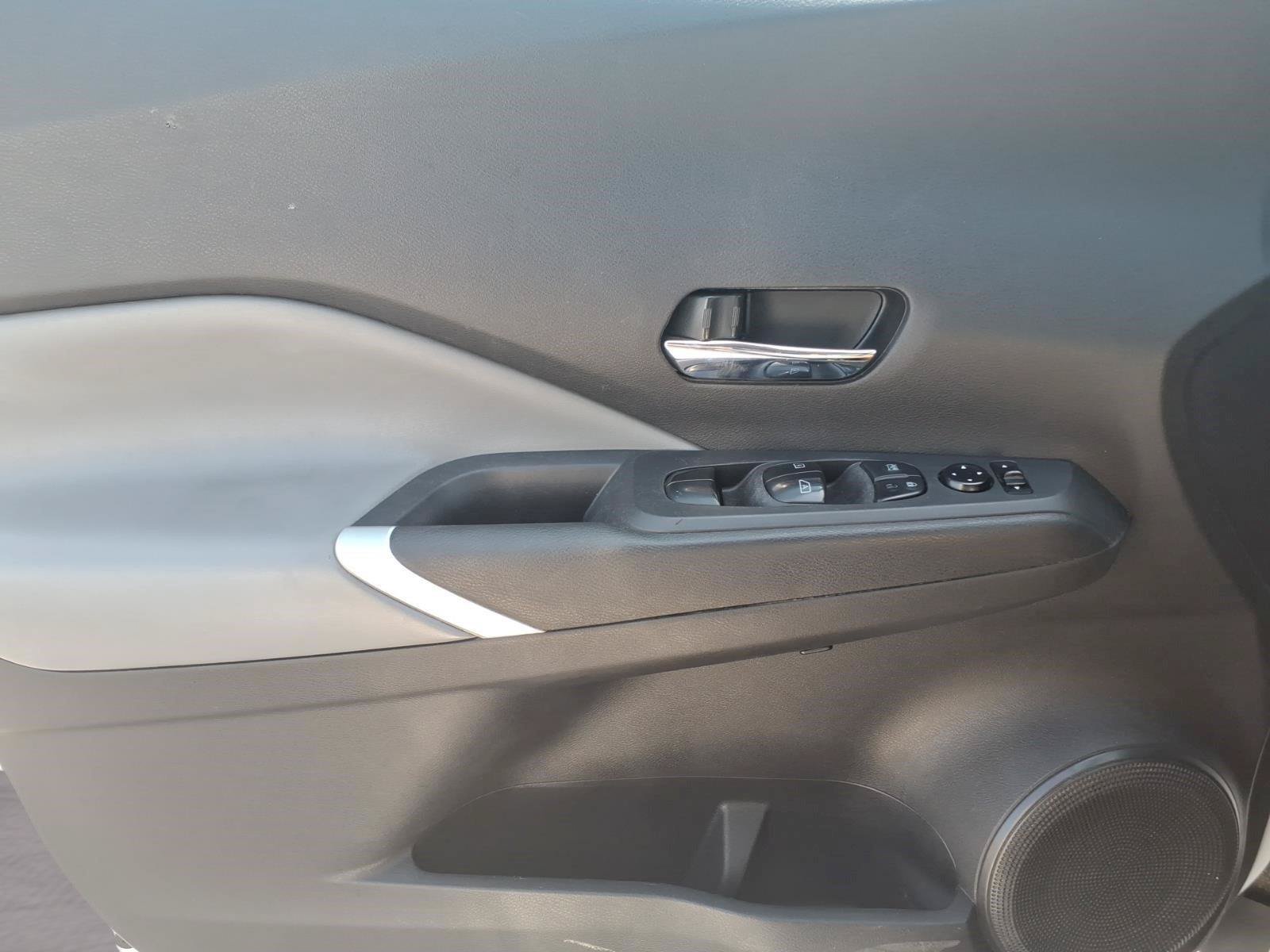 Used 2023 Nissan Kicks SR w/ SR Premium Package FWD image 18