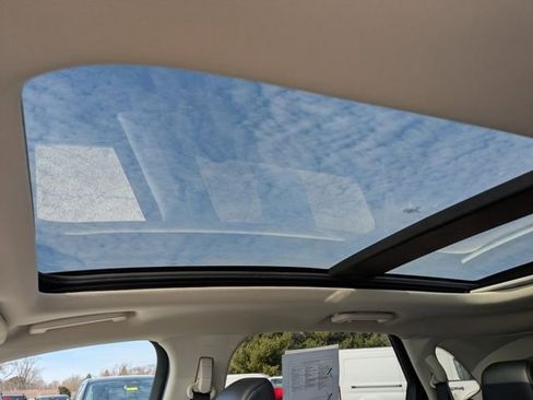 Used 2024 Ford Edge SEL w/ Convenience Package image 3