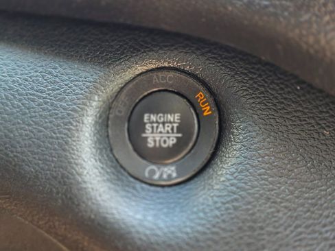 Used 2019 Jeep Cherokee Limited FWD image 41