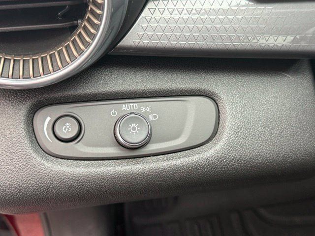 Used 2024 Chevrolet Trax ACTIV w/ Sunroof Package FWD image 25