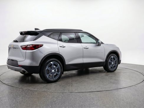Used 2025 Chevrolet Blazer LT FWD image 9