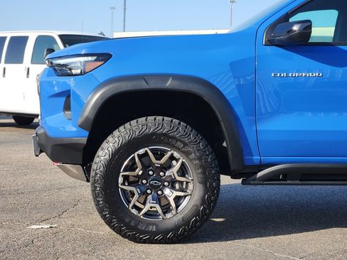 Used 2025 Chevrolet Colorado ZR2 AWD/4WD image 9