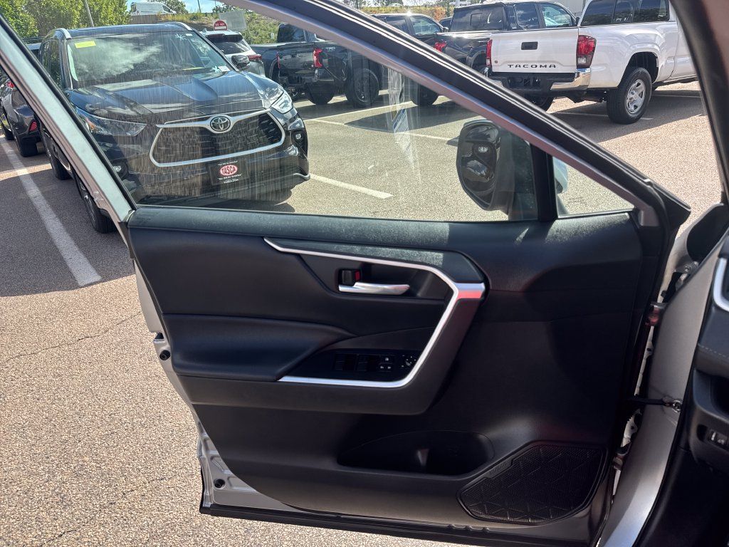 Used 2021 Toyota RAV4 XLE w/ Convenience Package AWD/4WD image 32