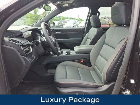Used 2025 GMC Acadia AT4 w/ Luxury Package AWD/4WD image 2