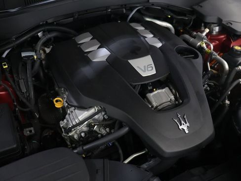 Used 2020 Maserati Levante GranLusso image 24