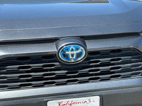 Used 2020 Toyota RAV4 LE AWD/4WD image 15