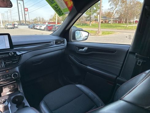 Used 2025 Ford Escape ST-Line FWD image 15