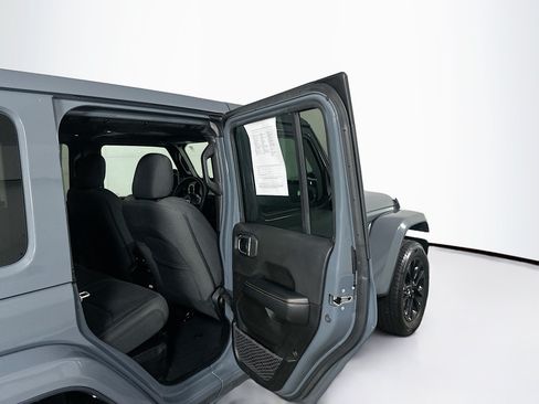 Used 2024 Jeep Wrangler Unlimited Sahara AWD/4WD image 27