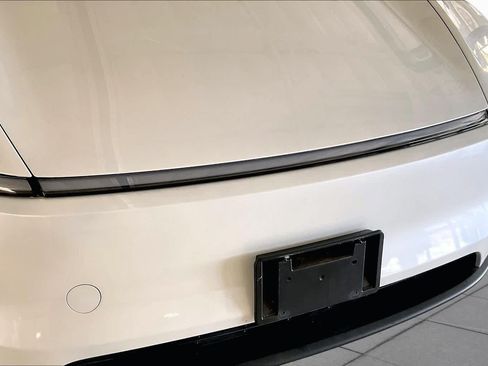 Used 2026 Tesla Model Y 2WD image 28