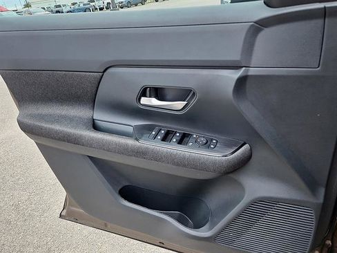 Used 2025 Nissan Kicks SV FWD image 13