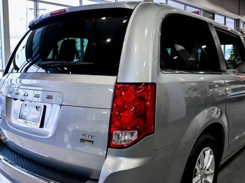 Used 2019 Dodge Grand Caravan SXT w/ Rear Park Assist Package image 11