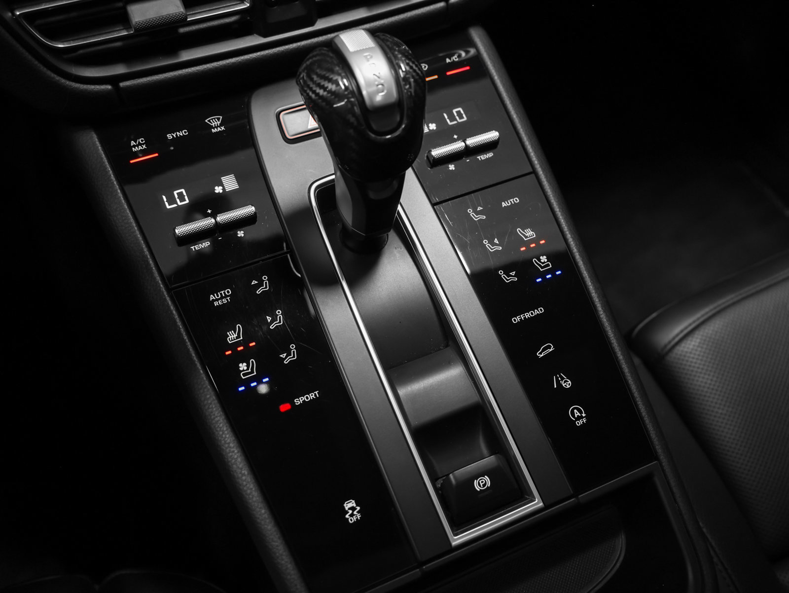 Certified 2023 Porsche Macan AWD/4WD image 30