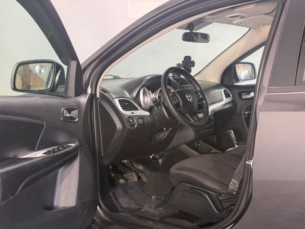 Used 2016 Dodge Journey SXT w/ Blacktop Package FWD image 9