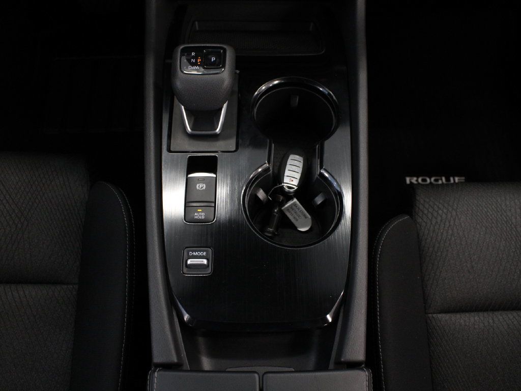Used 2024 Nissan Rogue SV FWD image 25