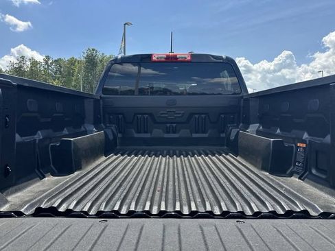 Used 2024 Chevrolet Colorado LT RWD image 24