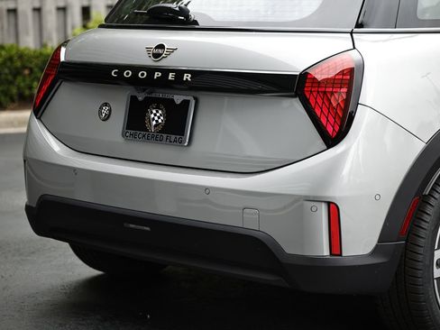 New 2026 MINI Cooper 4-Door Hardtop FWD image 9