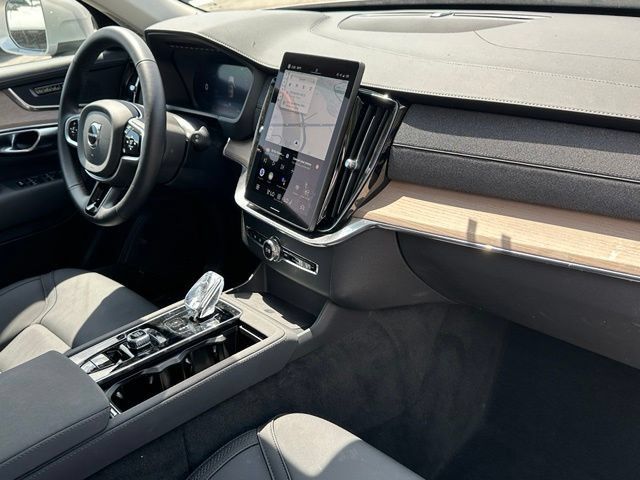 Used 2025 Volvo XC90 B6 Plus AWD/4WD image 12