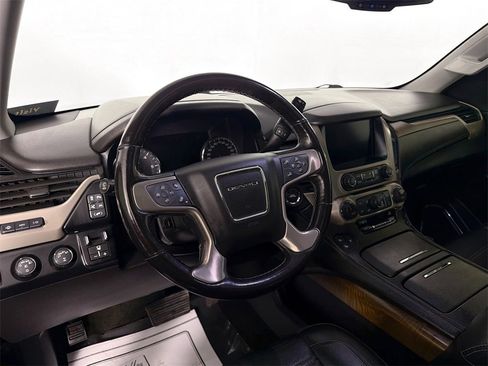 Used 2018 GMC Yukon XL Denali image 9