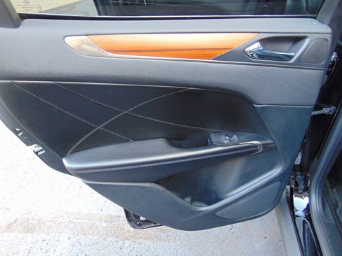 Used 2017 Lincoln MKC Reserve w/ Lincoln MKC Climate Package image 29