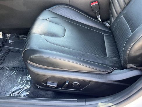 Certified 2023 Hyundai Elantra Limited w/ Preferred Accessory Package FWD image 29