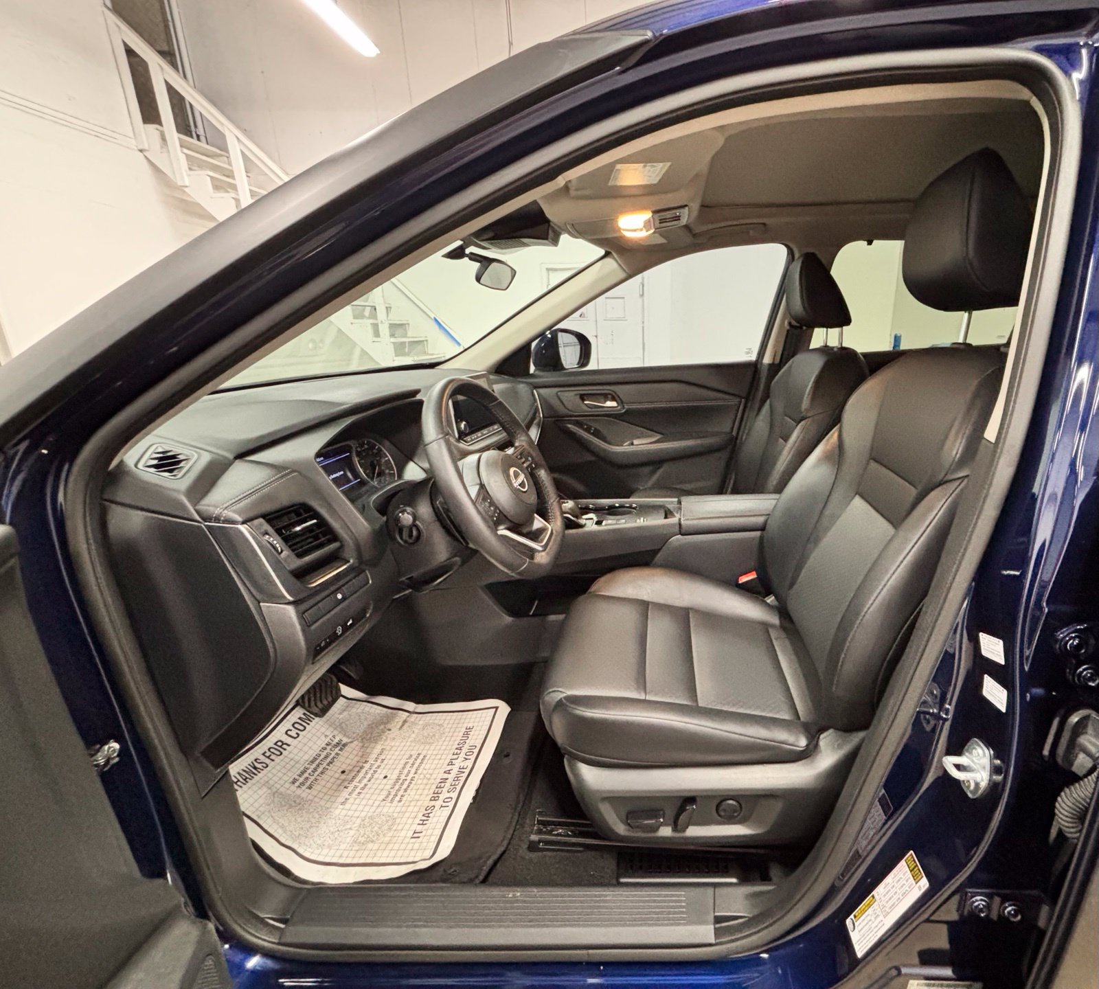 Used 2024 Nissan Rogue SV w/ SV Premium Package FWD image 22