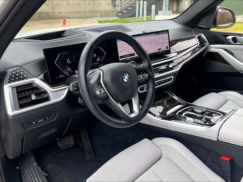 Used 2024 BMW X5 sDrive40i w/ Premium Package image 18