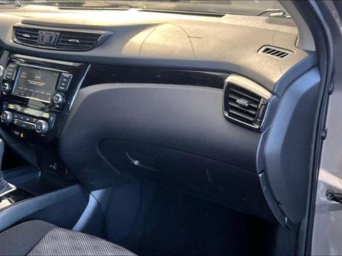 Certified 2021 Nissan Rogue Sport SV image 18