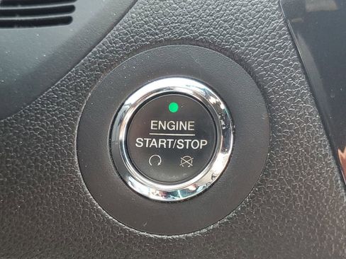 Used 2017 Ford Explorer XLT w/ Equipment Group 202A AWD/4WD image 17