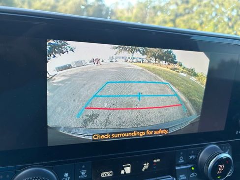 Certified 2023 Toyota Highlander XLE image 24