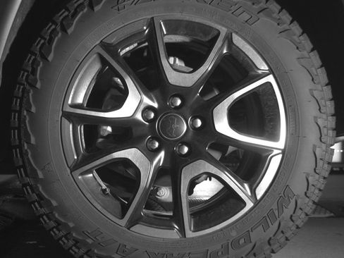 Used 2025 Jeep Compass Trailhawk image 14