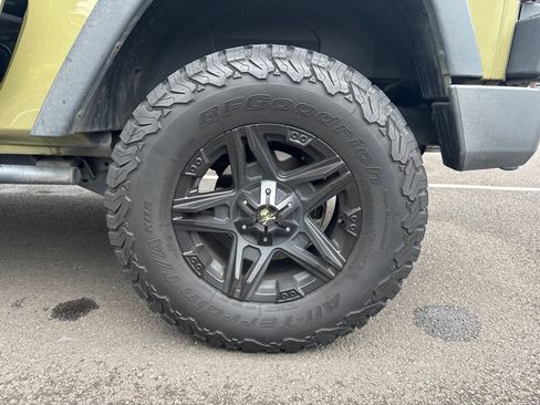 Used 2013 Jeep Wrangler Sport AWD/4WD image 12