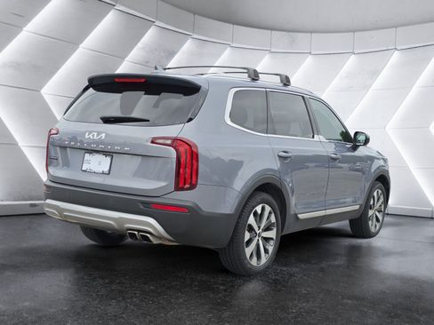 Used 2022 Kia Telluride EX w/ EX Premium Package FWD image 3