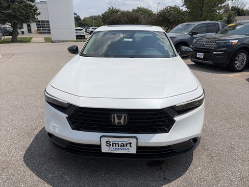 Certified 2025 Honda Accord SE image 2