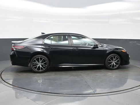 Used 2024 Toyota Camry SE FWD image 7