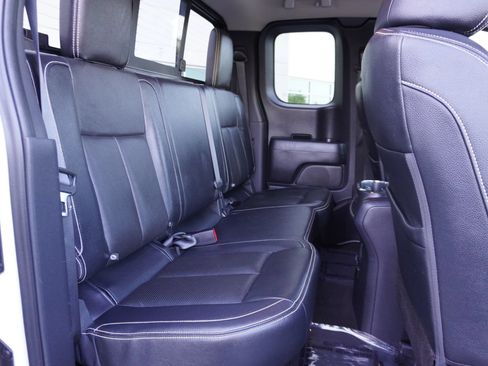Used 2019 Nissan Titan PRO-4X w/ Pro-4x Convenience Package AWD/4WD image 16
