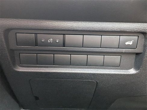 Used 2022 Mitsubishi Outlander SE image 28