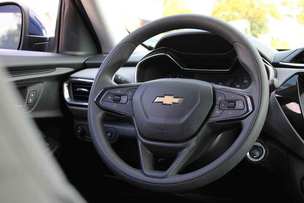 Used 2021 Chevrolet TrailBlazer LT w/ Convenience Package FWD image 37