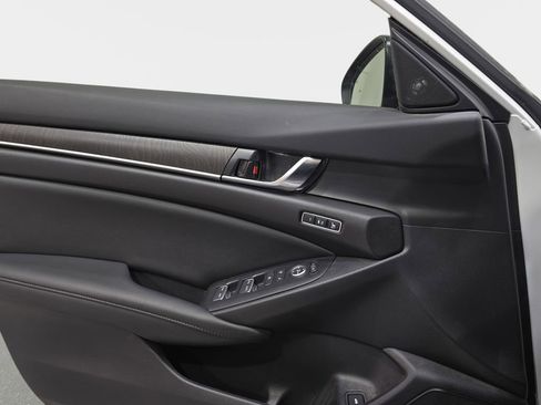 Used 2022 Honda Accord Touring image 28