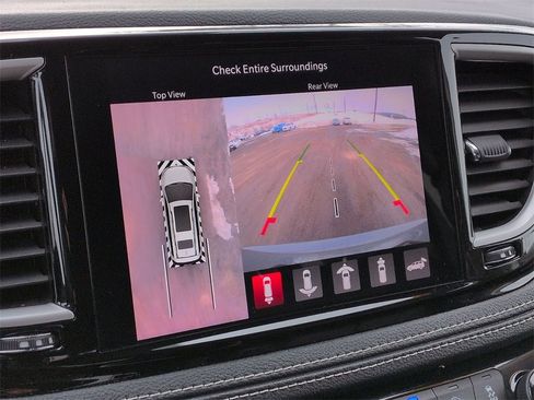 Used 2023 Chrysler Pacifica Touring-L image 28