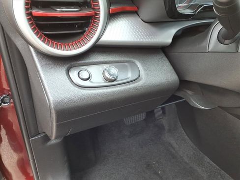 Used 2024 Chevrolet Trax RS w/ Sunroof Package image 18