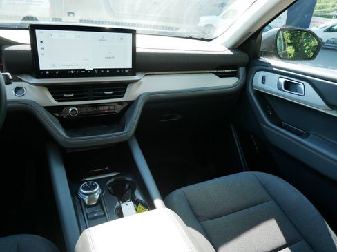 Used 2025 Ford Explorer Active AWD/4WD image 14