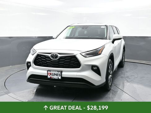 Used 2023 Toyota Highlander XLE image 8
