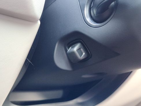 Used 2024 Porsche Cayenne image 25