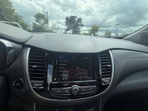 Used 2019 Chevrolet Trax LT w/ LT Convenience Package AWD/4WD image 18
