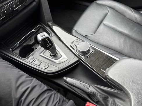 Used 2018 BMW 320i xDrive Sedan w/ Premium Package image 24