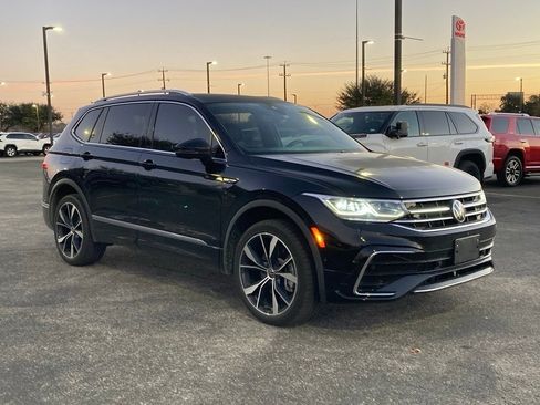 Used 2023 Volkswagen Tiguan SEL R-Line image 3